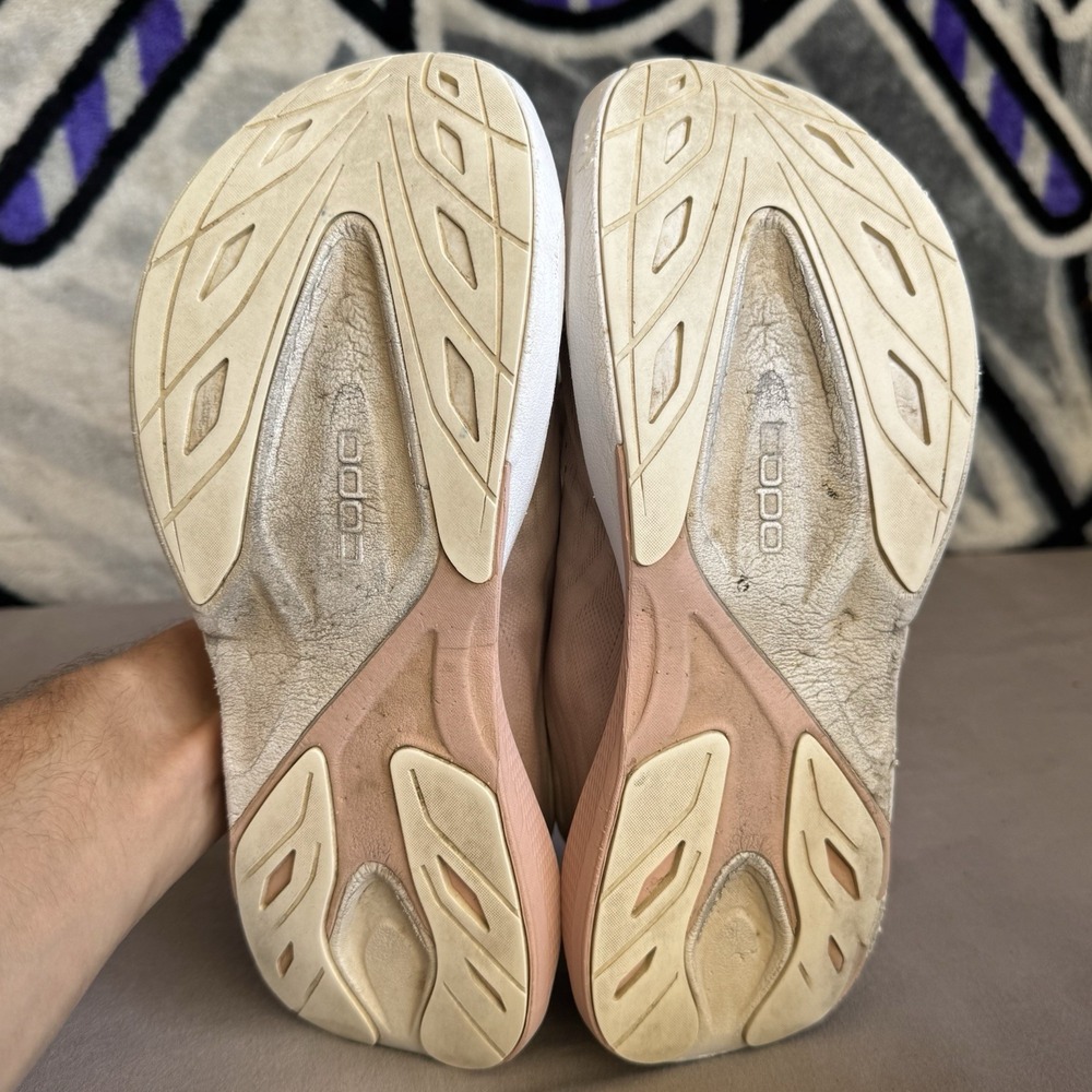 Size 8.5 - Topo Aura Cream/Rose Womens Athletic Shoes‎ - Picture 8 of 10